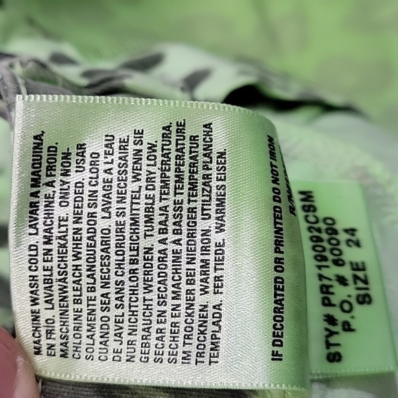 Fragile Blue Jeans Lime Cheetah Print Faded/Distressed Shorts Size 24 - Picture 12 of 15